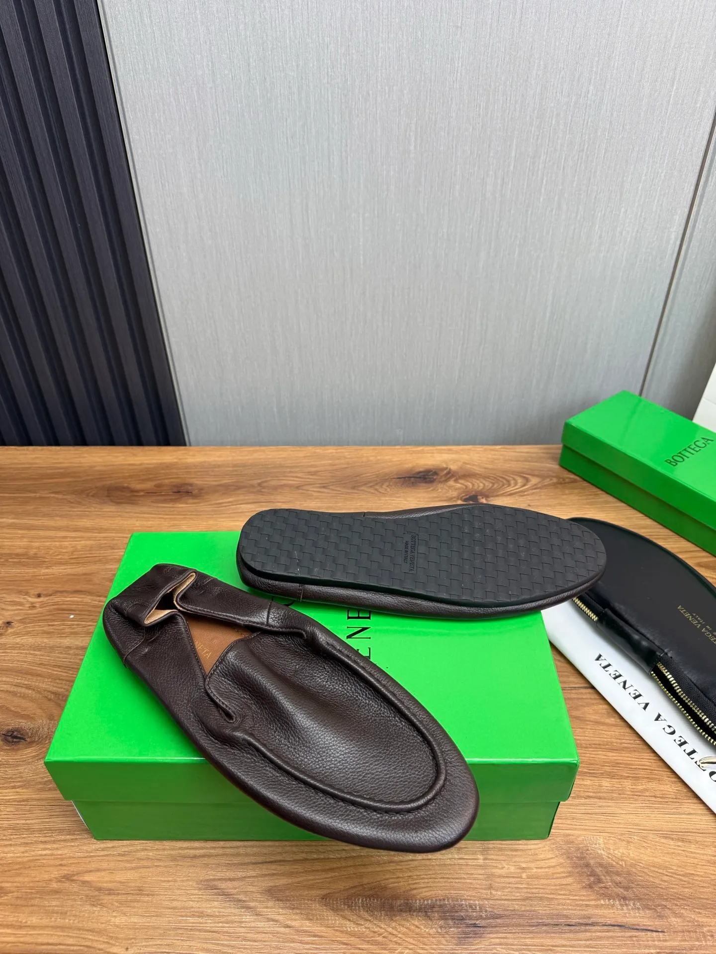 Men's men's shoes💰480💰BV-popular wallet shoes👟Casual, fashionable and comfortable🔗Good travel partner✅Original cowhide + imported cowhide. Original rubber outsole, available all year round👏Size: 38-45 (38.45 custom-made, non-returnable)